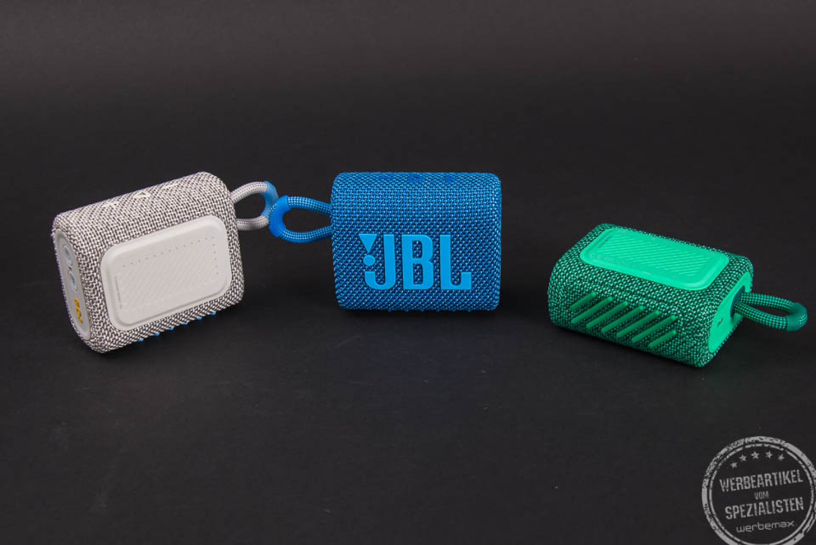 Kabelllose Bluetooth Lautsprecher in grau, blau und grün von JBL als Werbeartikel