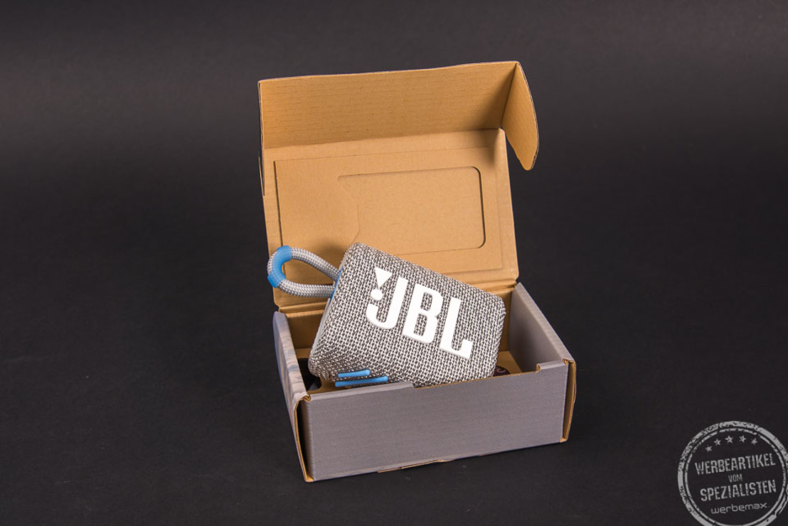 JBL GO 3 Eco Speaker in grau mit umweltfreundlicher Verpackung  