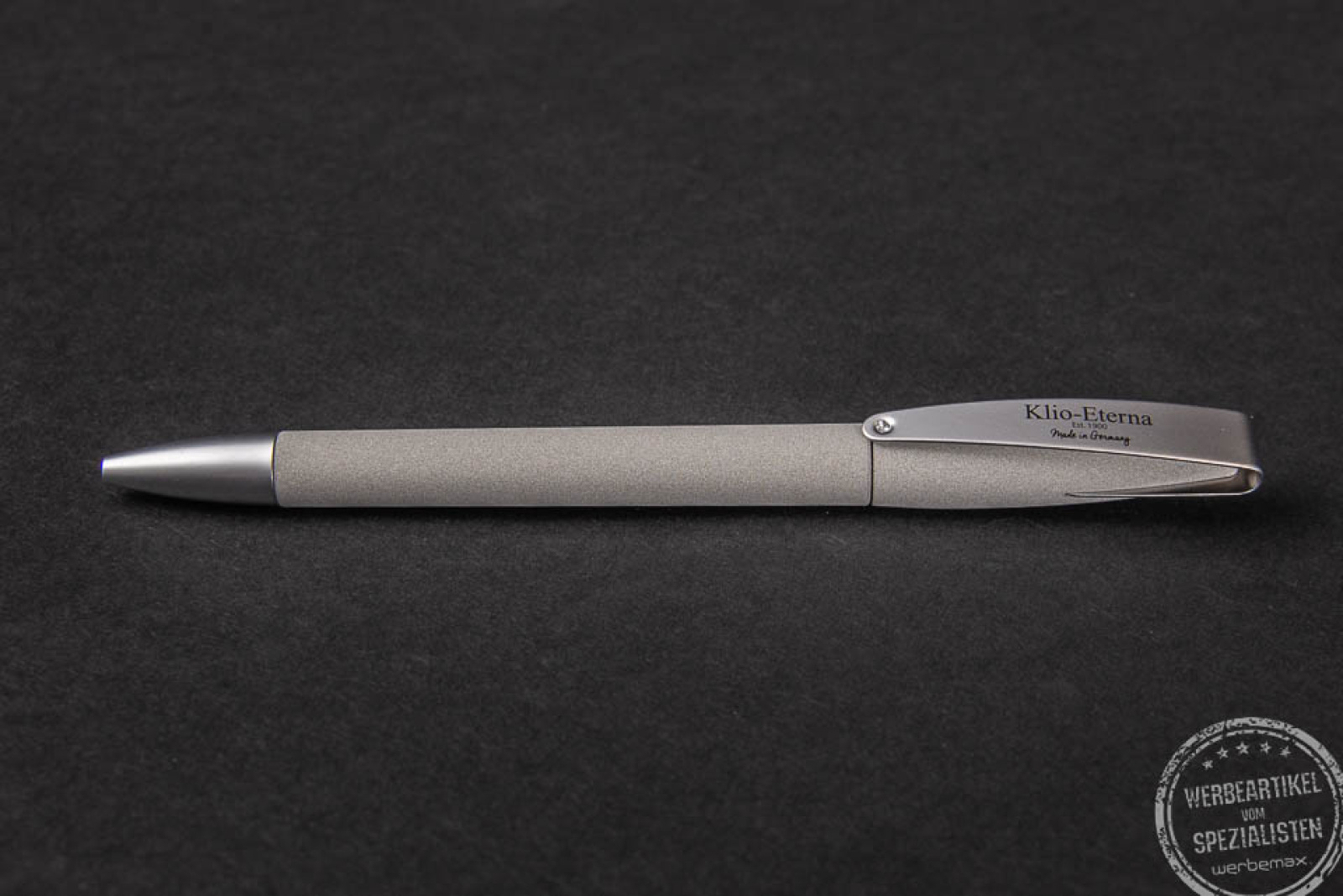 Grauer Kugelschreiber als Werbeartikel von Klio Modell COBRA
